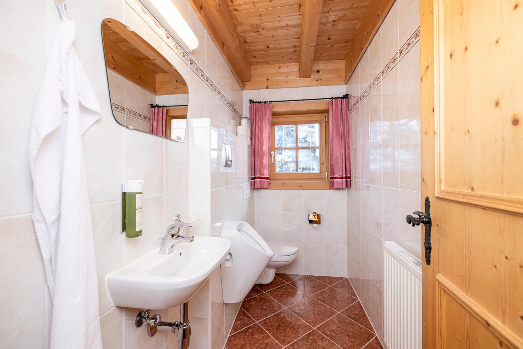 Family Lodge Maximilian Тукс Екстер'єр фото
