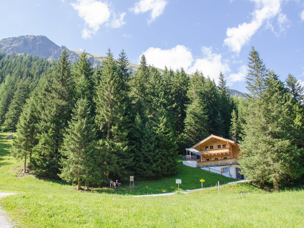 Family Lodge Maximilian Тукс Екстер'єр фото